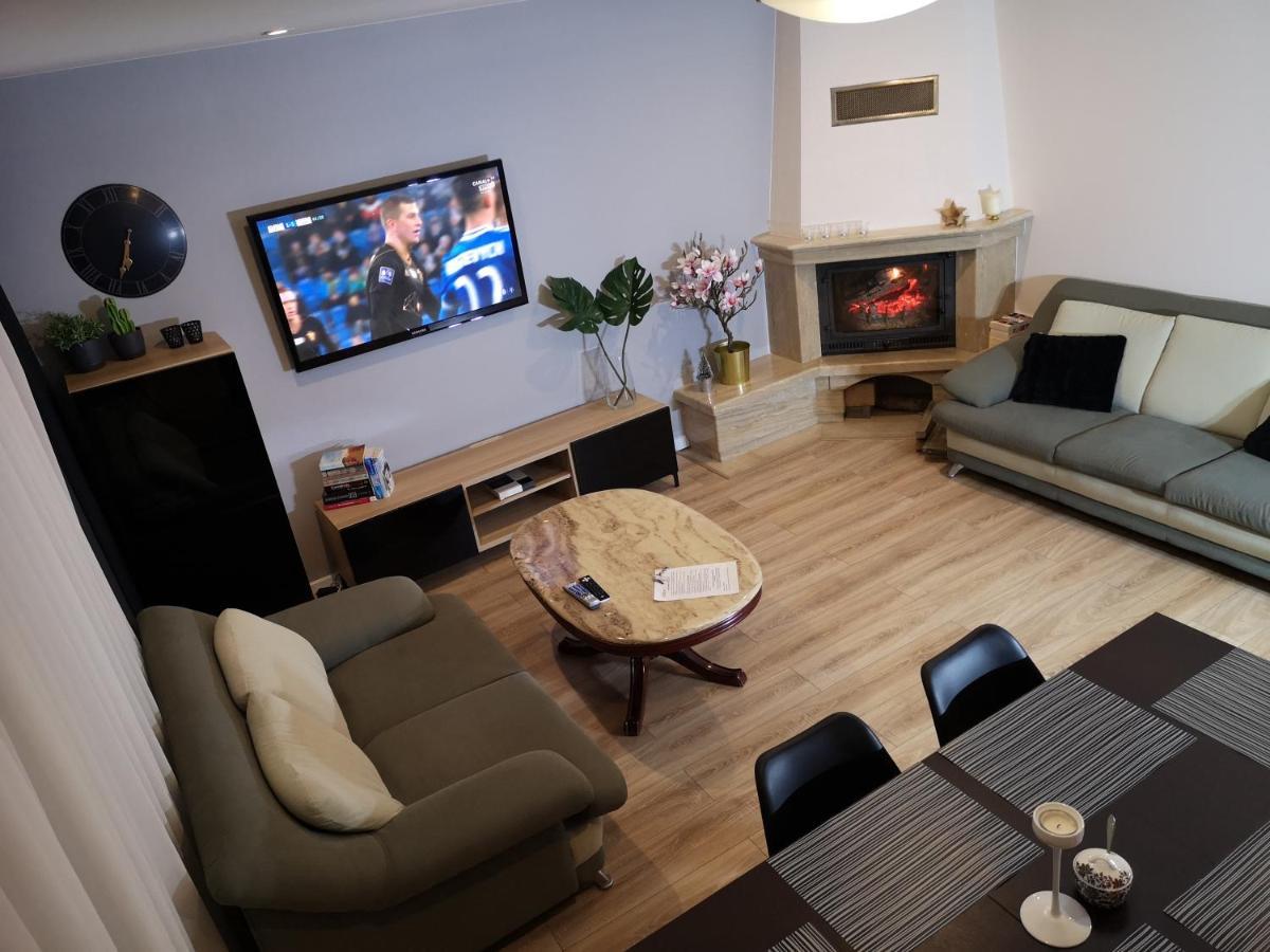 Red Rose Apartament -Parking -Taras- Faktura Vat Kielce Exterior photo